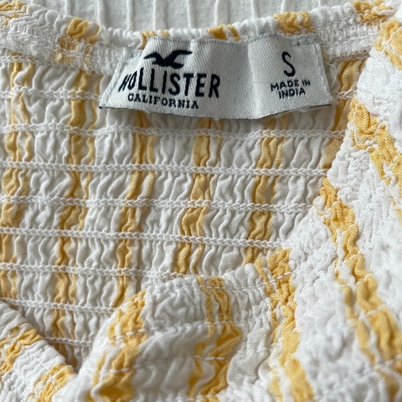 Hollister smocked top - Picture 2 of 2